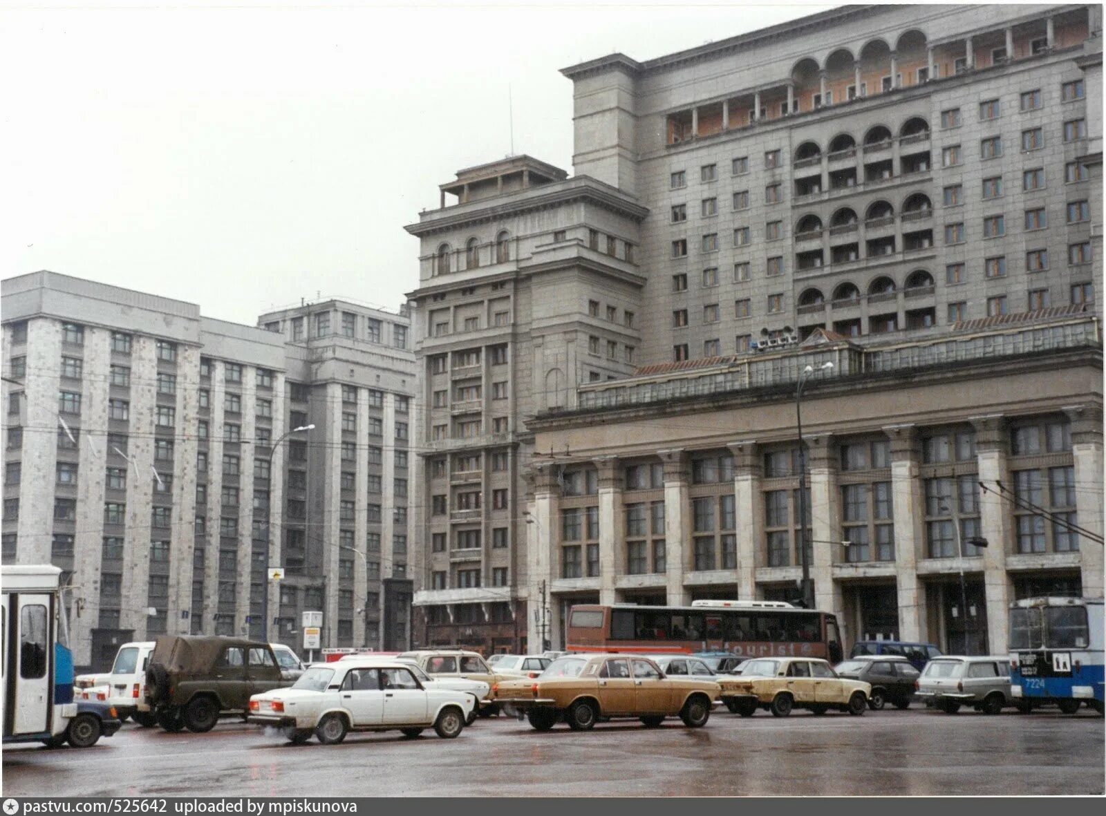 Новый архив москвы. Гостиница мир Москва 1993. Гостиница Москва 1991. Гостиница мир Москва СССР. Гостиница Россия 1993 год.