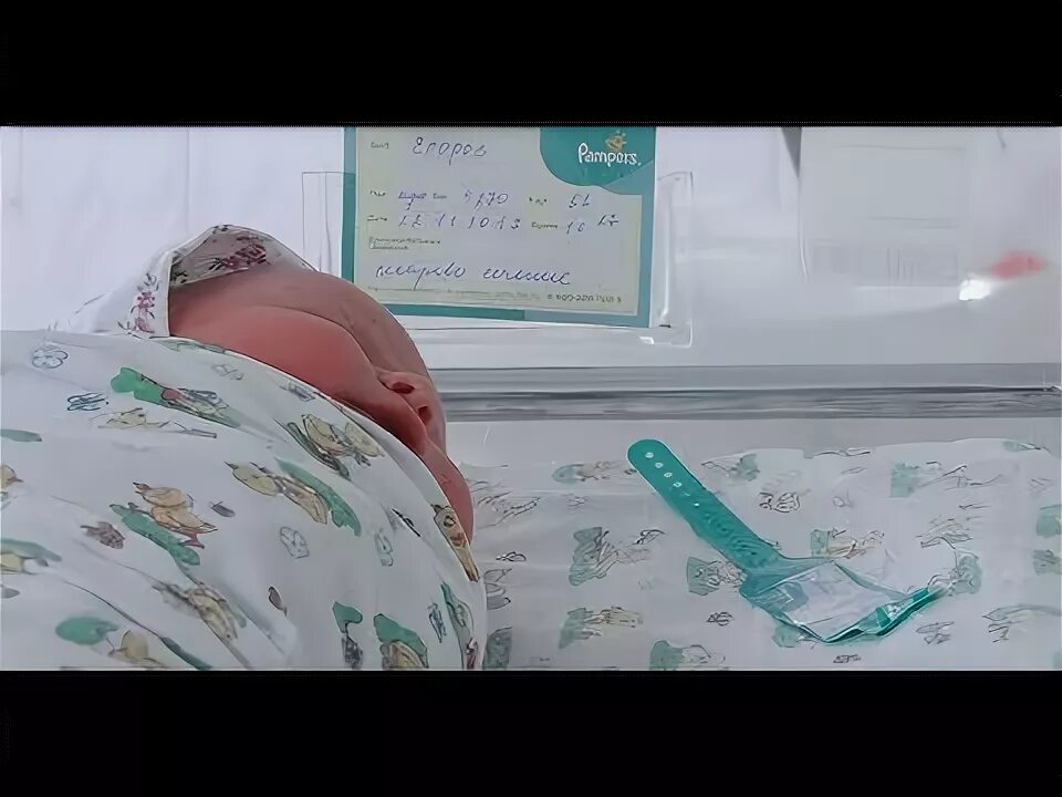 Вес новорожденного ребенка. Ребенок 2 кг новорождённый. Ребенок весом 4200. Самый крупный ребенок при рождении. Вес новорожденного ребенка.