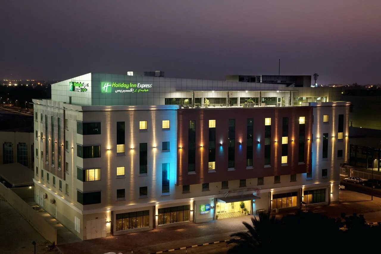 Holiday Inn Дубай отель. Holiday Inn Express Dubai Safa Park. Holiday Inn Express Dubai Jumeirah 2* (Джумейра). Holiday Inn Express Safa Park 2*.