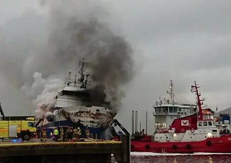 Ракета попала в траулер