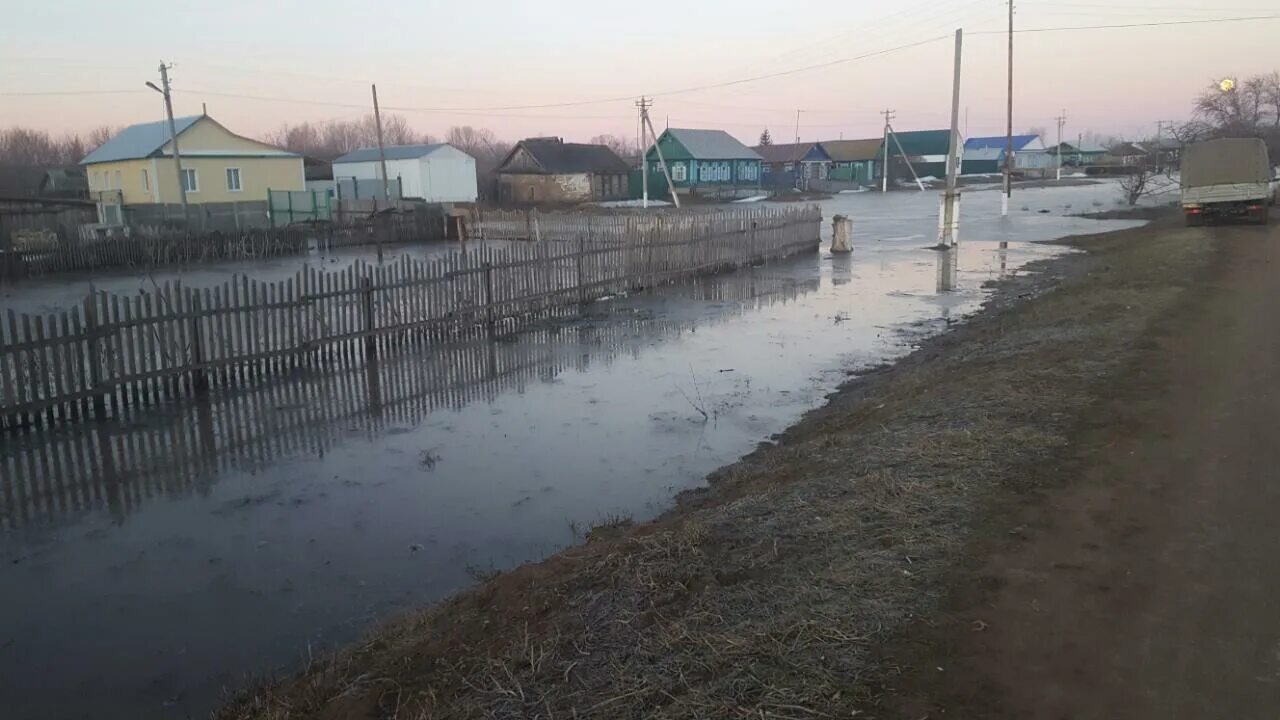 Село Злобинка Тоцкого района Оренбургской. Кирсановка Тоцкий район Оренбургская область. Село медведка Тоцкий район. Половодье 2011 год Тоцкий район Оренбургская область . С Кирсановка.