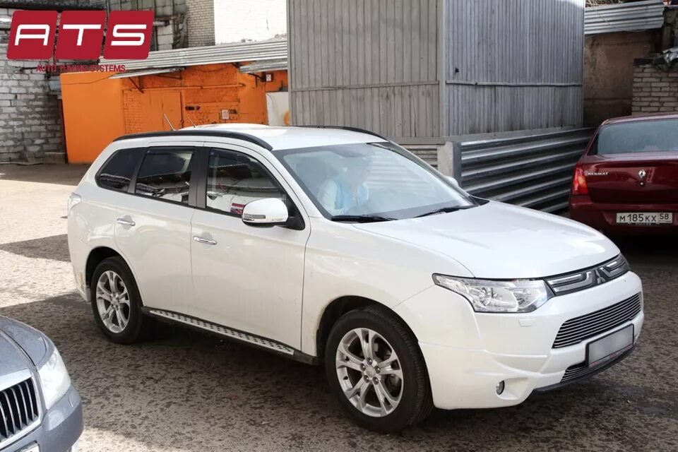 Outlander 3. Mitsubishi Аутлендер 3. Mitsubishi Outlander Samurai 2013. Mitsubishi Outlander III Samurai.