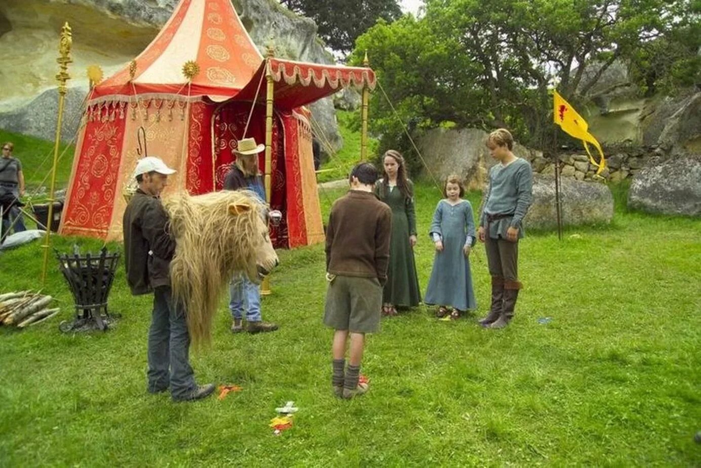 Лев и волшебный шкаф. Лев и волшебный шкаф. Хроники нарнии 2005 лев. Лев и волшебный шкаф. 2005 тильда суинтон хроники нарнии.