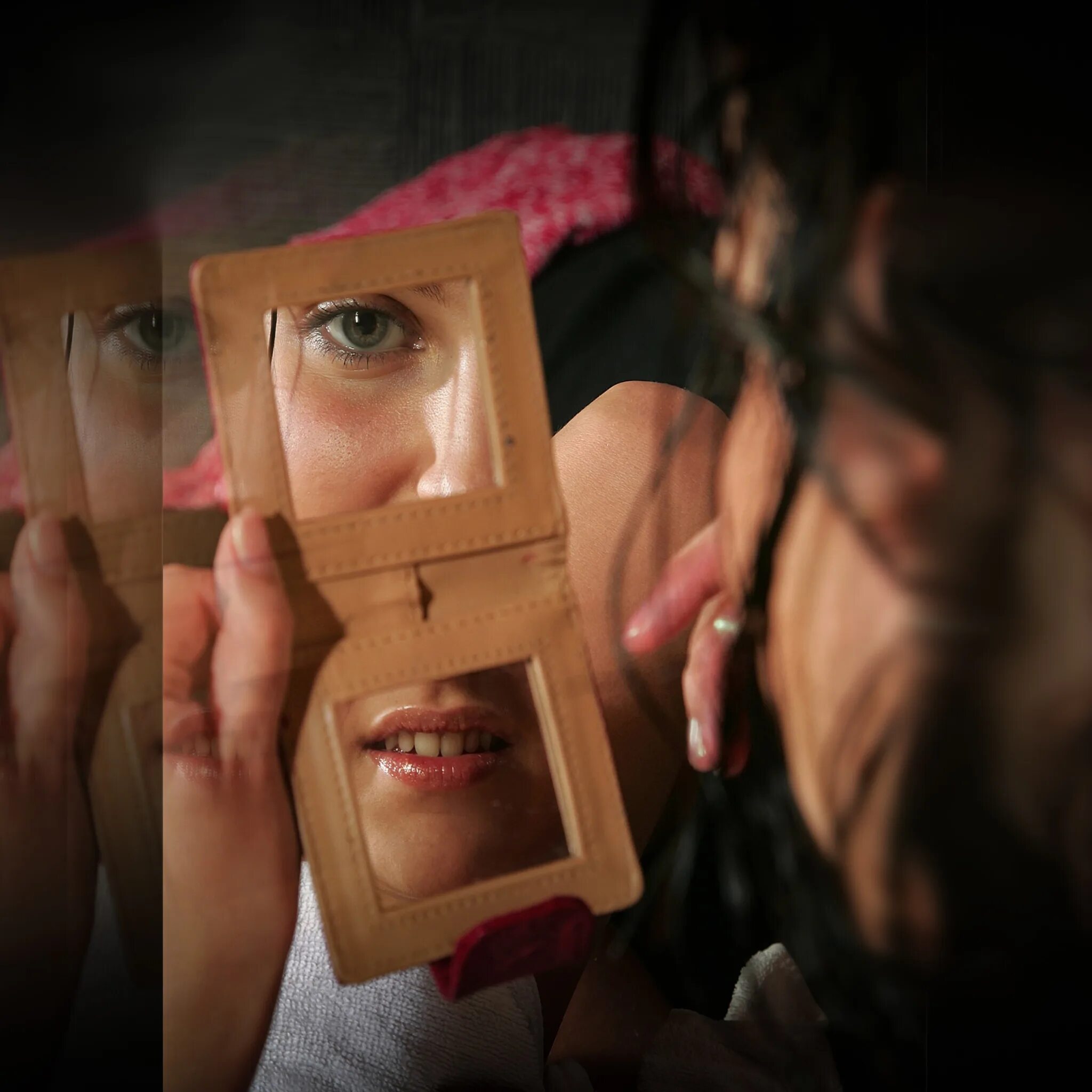 Mirror source