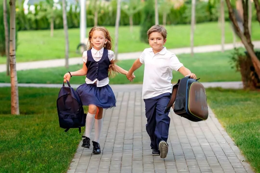 Should your summer-born child start school later? Here's what the research says 