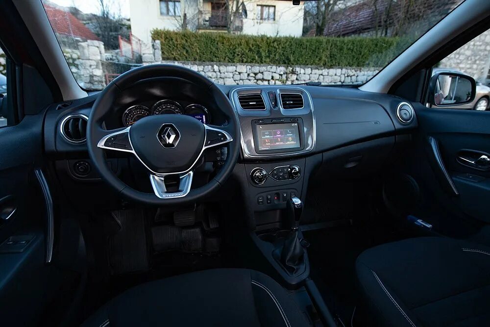 Renault Sandero Stepway 2021 салон. Renault Sandero Stepway 2022 салон. Новый Рено Логан степвей. Рено Логан степвей салон.