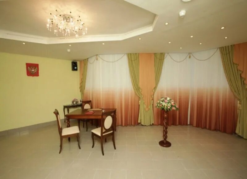 Загс новомосковск победа. Дворец бракосочетания новомосковск. 33 загс в новомосковске. Новомосковский отдел загс. Цыбрина загс новомосковск.