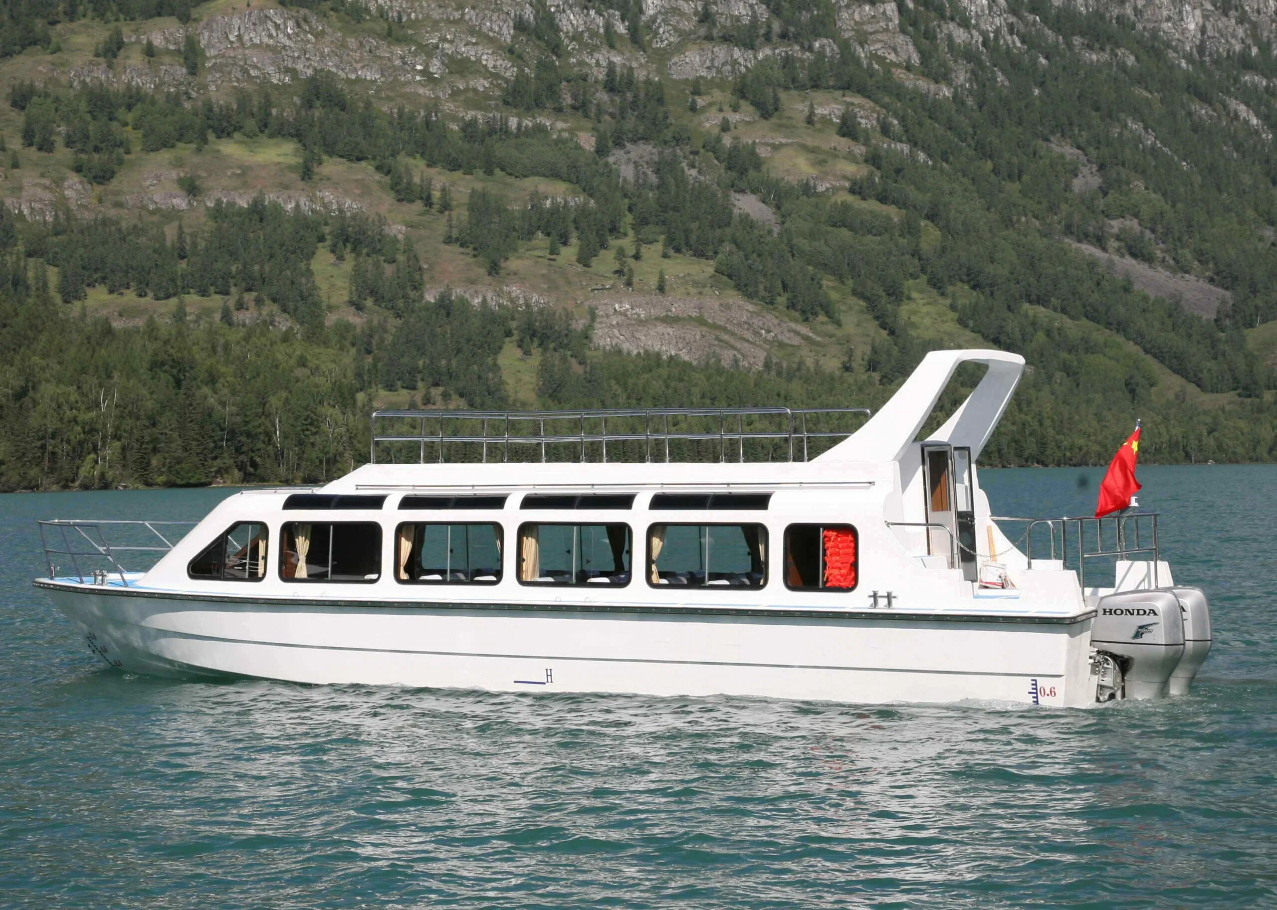 Теплоход кс-162. Катер пассажирский phaeton. Пассажирский катер. Прогулочный катер борей пассажирский. Пск 417 катер.