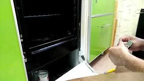 Снять дверцу газовой плиты