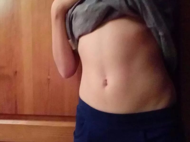 Живот подростка мальчика. Детский пухлый животик. Девушки с открытым животом. Детский живот. Женский животик с жирком.