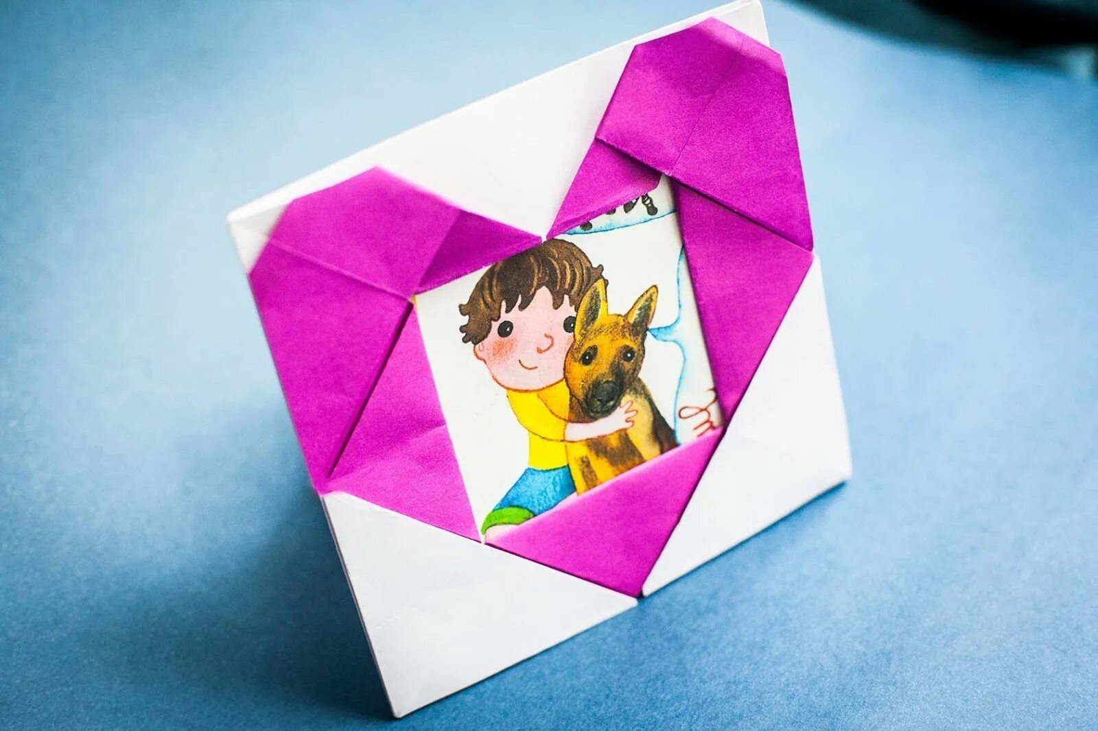 Подарок из бумаги. Подарок подруге из бумаги. Оригами. Подарок на день рождения из бумаги.