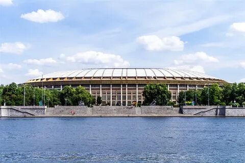 Лужники москва река