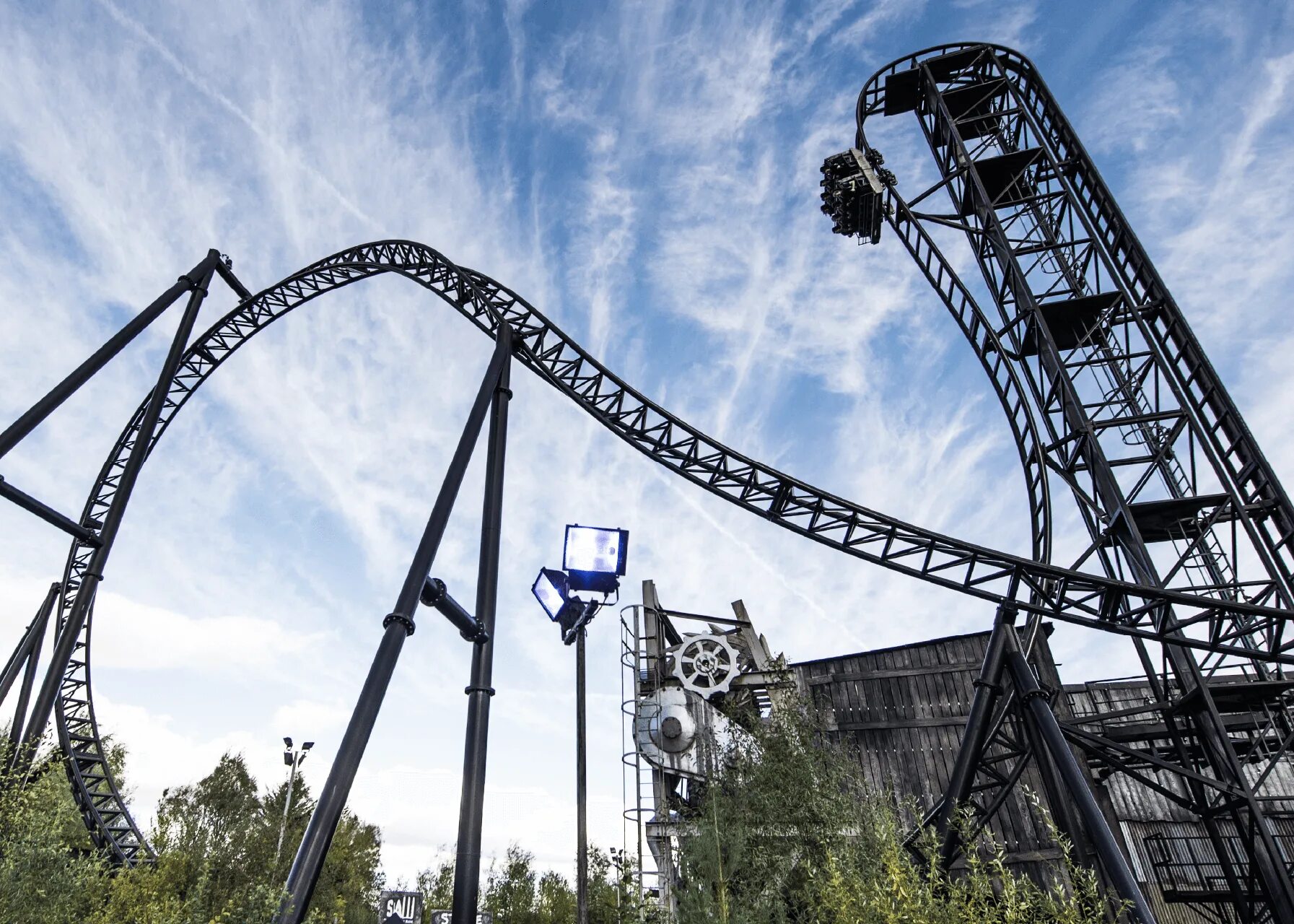 He saw in the park. Торп парк. Измайловский парк американские горки. Торп парк пила. PNG loop Rollercoaster.