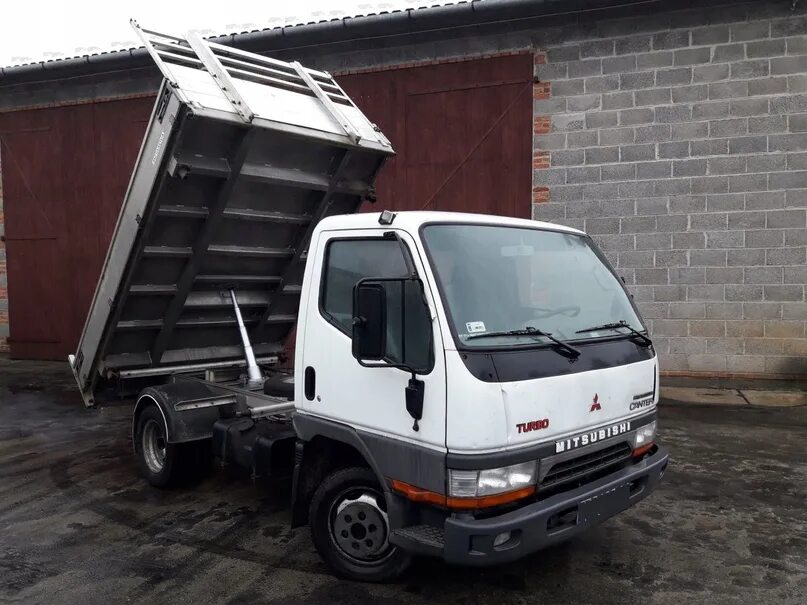 Мицубиси фусо 2005. Mitsubishi canter самосвал. Грузовик ниссан 5 тонн. Исузу эльф самосвал 5 тонн. Японские тягачи.