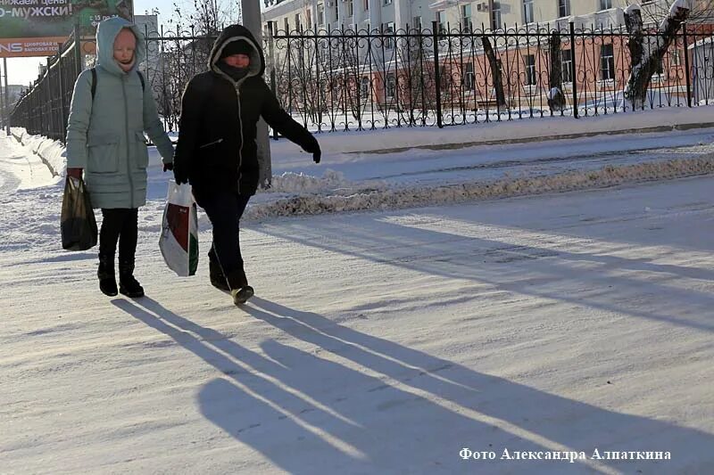 Курган отменят ли завтра занятия в школах. Каток на дороге. гололёд в кургане фото. курган гололед сегодня. инструктаж гололед для школьников.