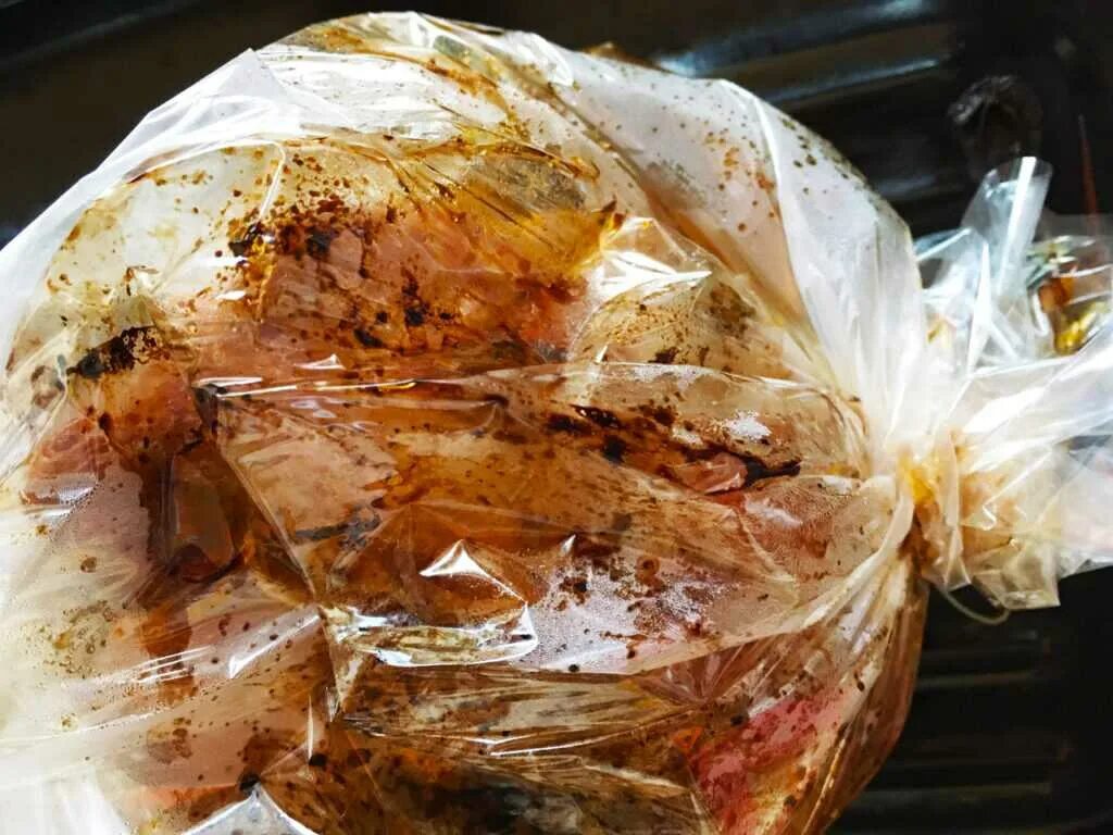 Пакеты для запекания в духовке. Овощи в рукаве для запекания. Куриные ножки в пакете для запекания. Грудинка запеченная в рукаве. Курица в рукаве для запекания.