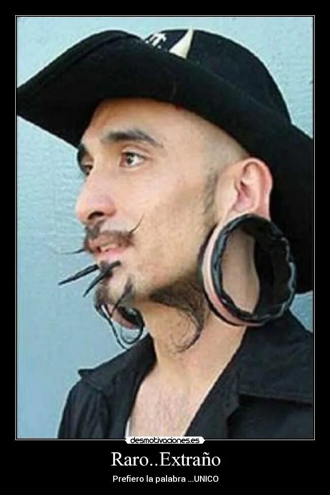 серьга в ухе у мужчины. парень с серьгой. серёжка на левом ухе у мужчин. парни с серьгами в ушах. серьга в левом ухе у мужчины.