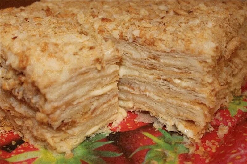 Наполеон торт слоеное тесто. Как из слоеного теста сделать торт наполеон. Как из слоеного теста сделать торт наполеон. Наполеон из готового слоеного теста. Наполеон из слоеного теста с заварным кремом.