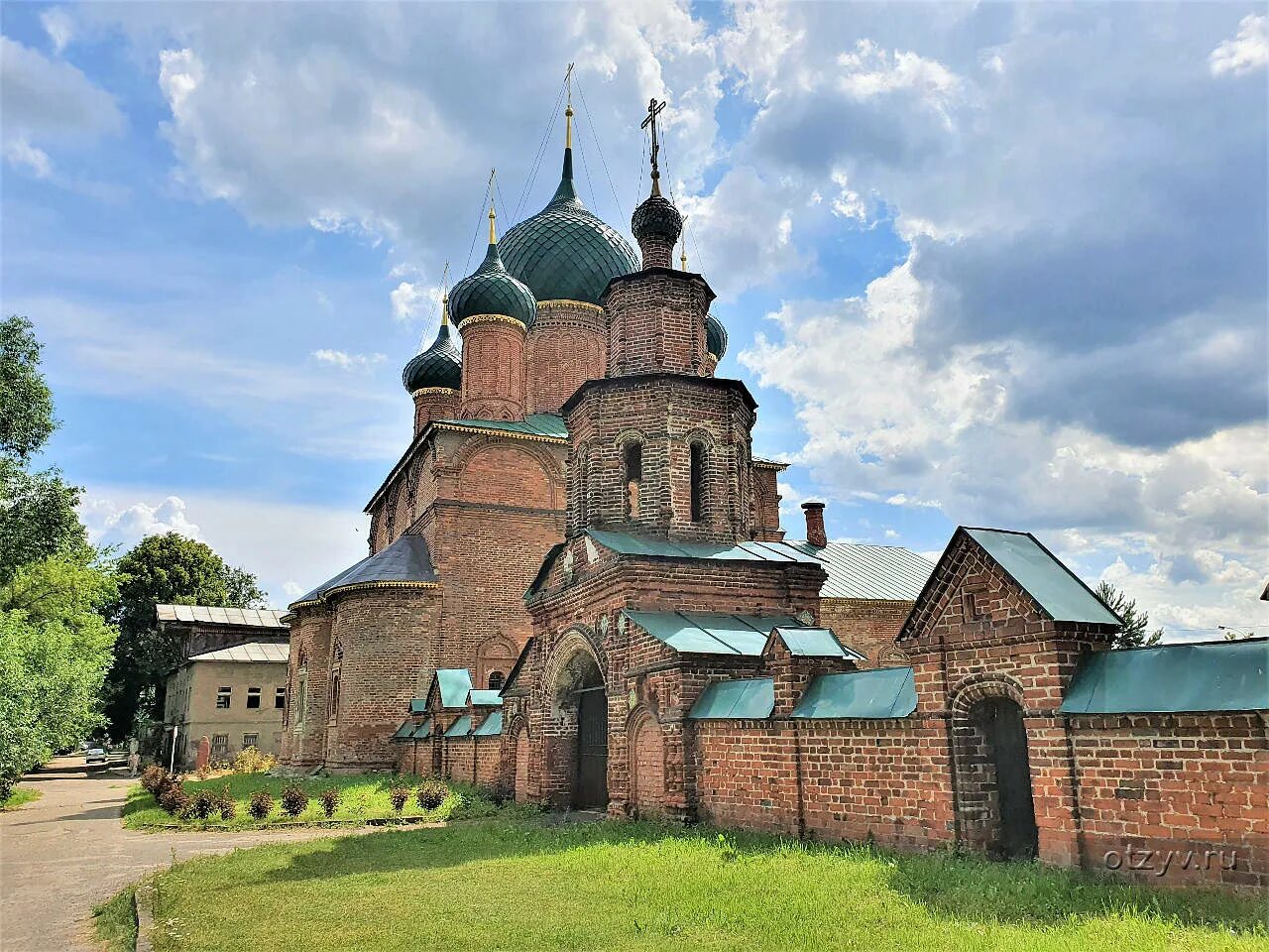 Храмовый комплекс в коровниках ярославль. Храм в коровниках ярославль. Коровники. Храмовый комплекс в коровницкой слободе ярославль. Комплекс коровники ярославль.