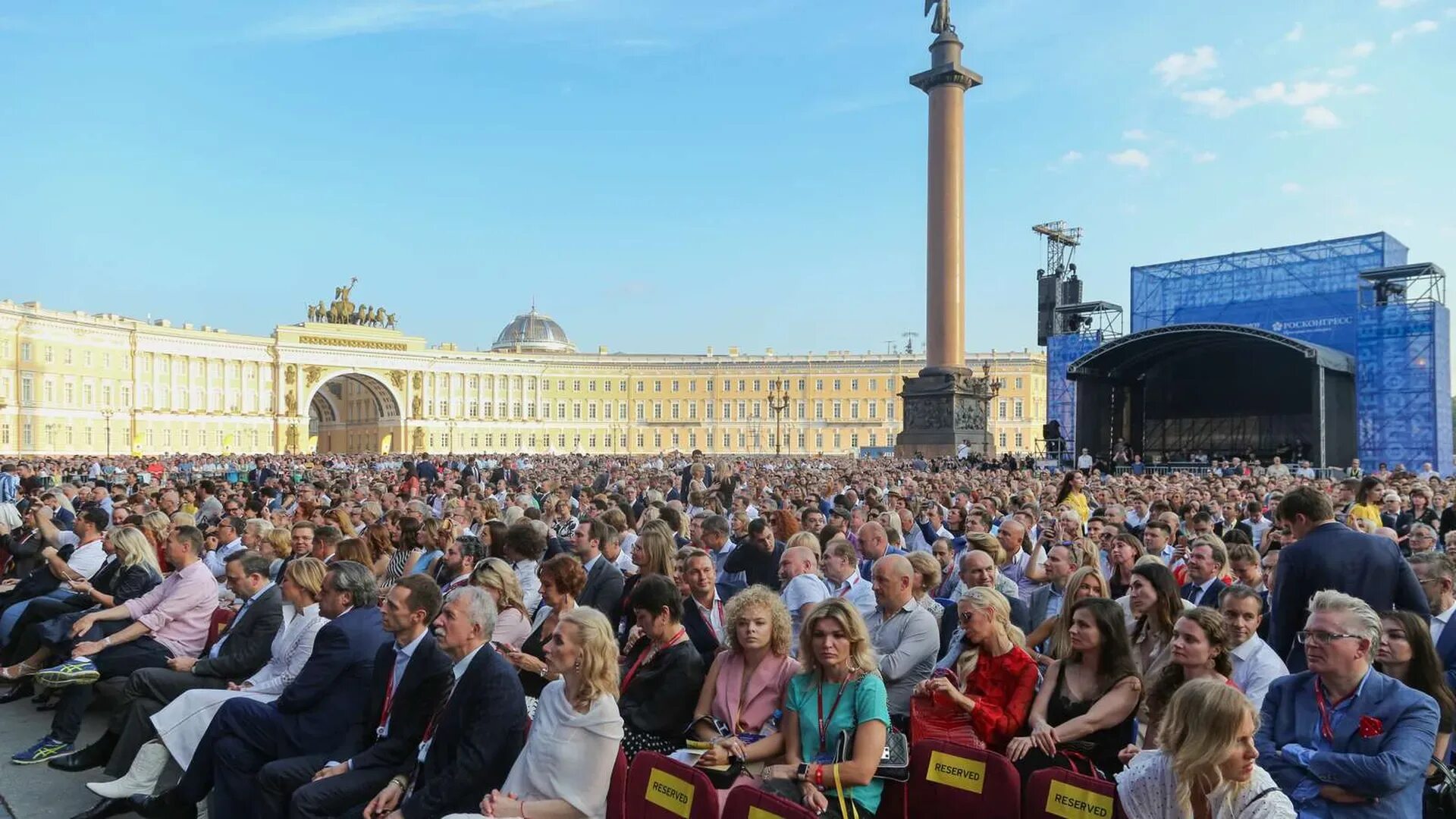 Концерты санкт петербург июнь 2024. Концерты в СПБ Дворцовая площадь. Концерт на Дворцовой площади ПМЭФ. Концерт на Дворцовой площади ПМЭФ 2022.