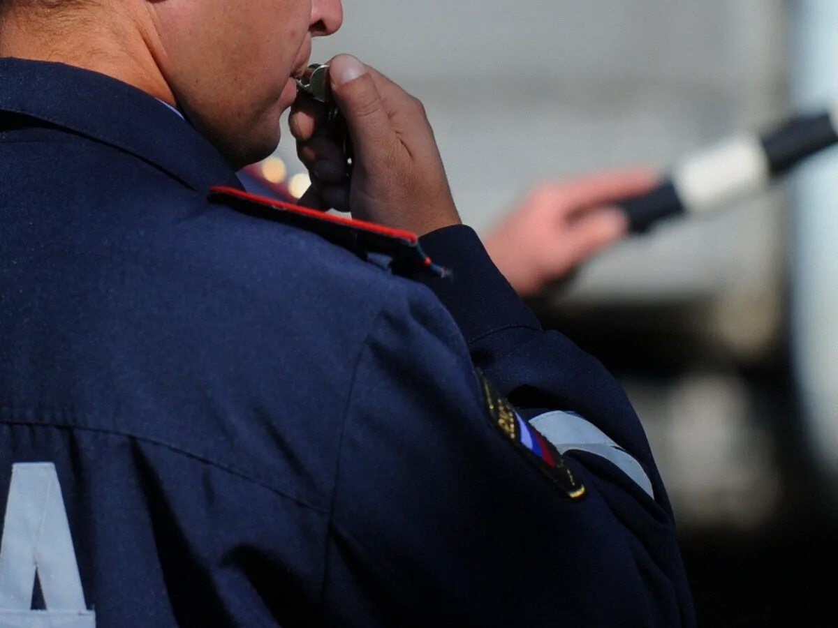 Инспектор гибдд. Инспектор гаи остановил машину. Общение с сотрудником гибдд. Гаишник. Инспектор гибдд.