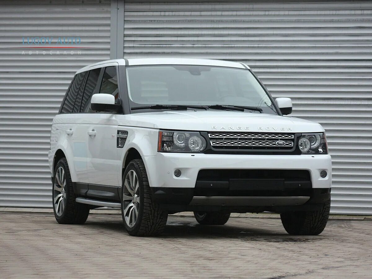 Автомобиль оби. Белый Рендж Ровер спорт 2012. Land Rover range Rover 2012 белый. Range Rover Sport 2012 белый. Range Rover Sport белый.