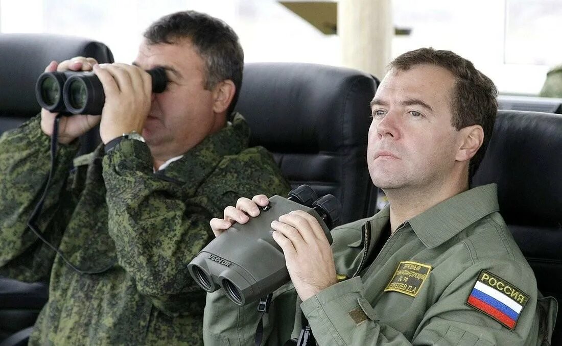 Медведев вс рф. Медведев министр обороны.