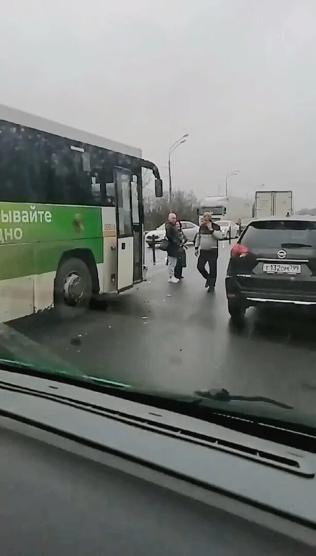 Маршрут движения. Вечер автобус. Дачники в автобусе. Москва автобус мц1. Новости дня автобус.