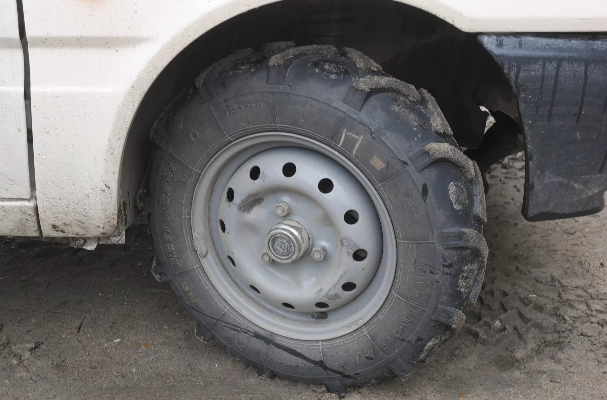 Шина л 371 на r12 на оку. Диаметр колеса от оки. 13 радиус колёс ока. Покрышка ока r12. Резина грязевая r12 ока.