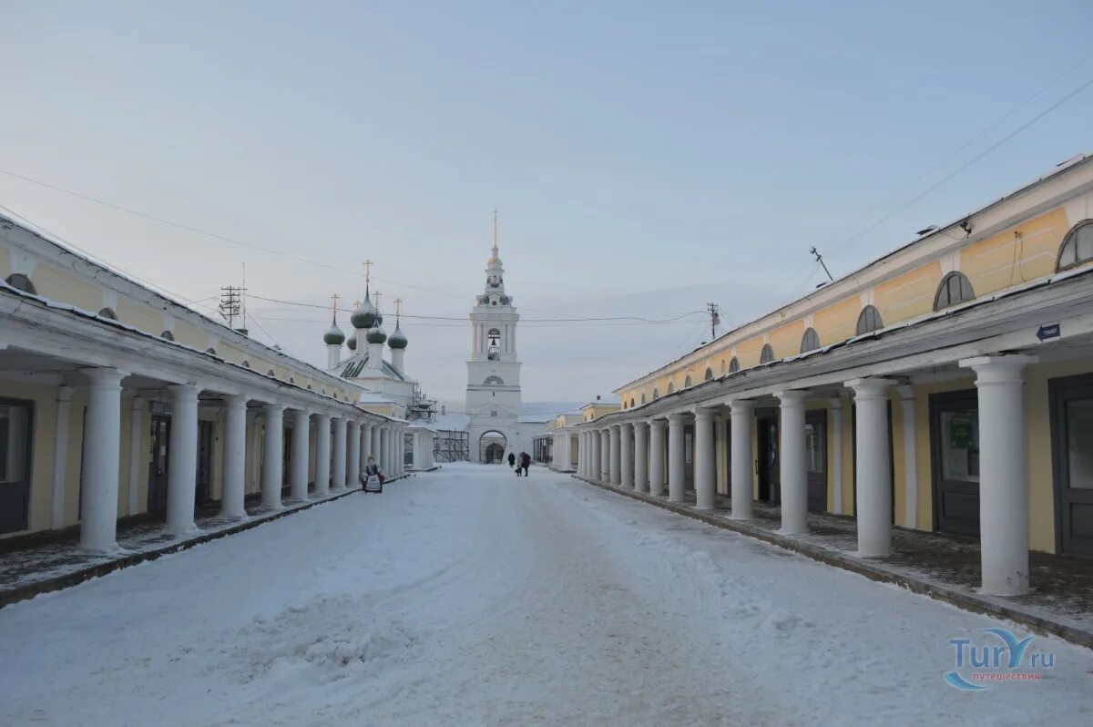Рядов фото. Кострома торговые ряды зима. Кострома торговые ряды зимой. Кострома ряды зимой. Красные ряды в Костроме зимой.