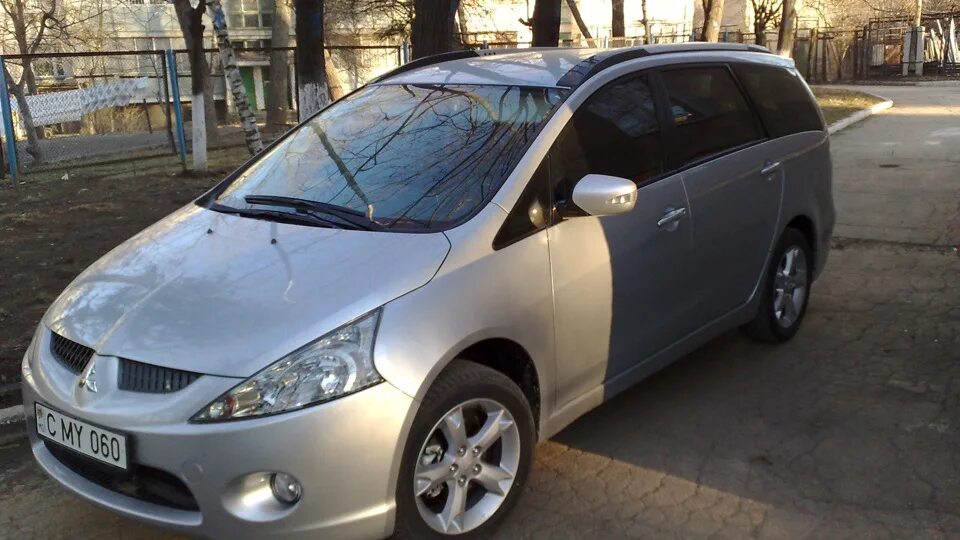 Mitsubishi grandis 2.4