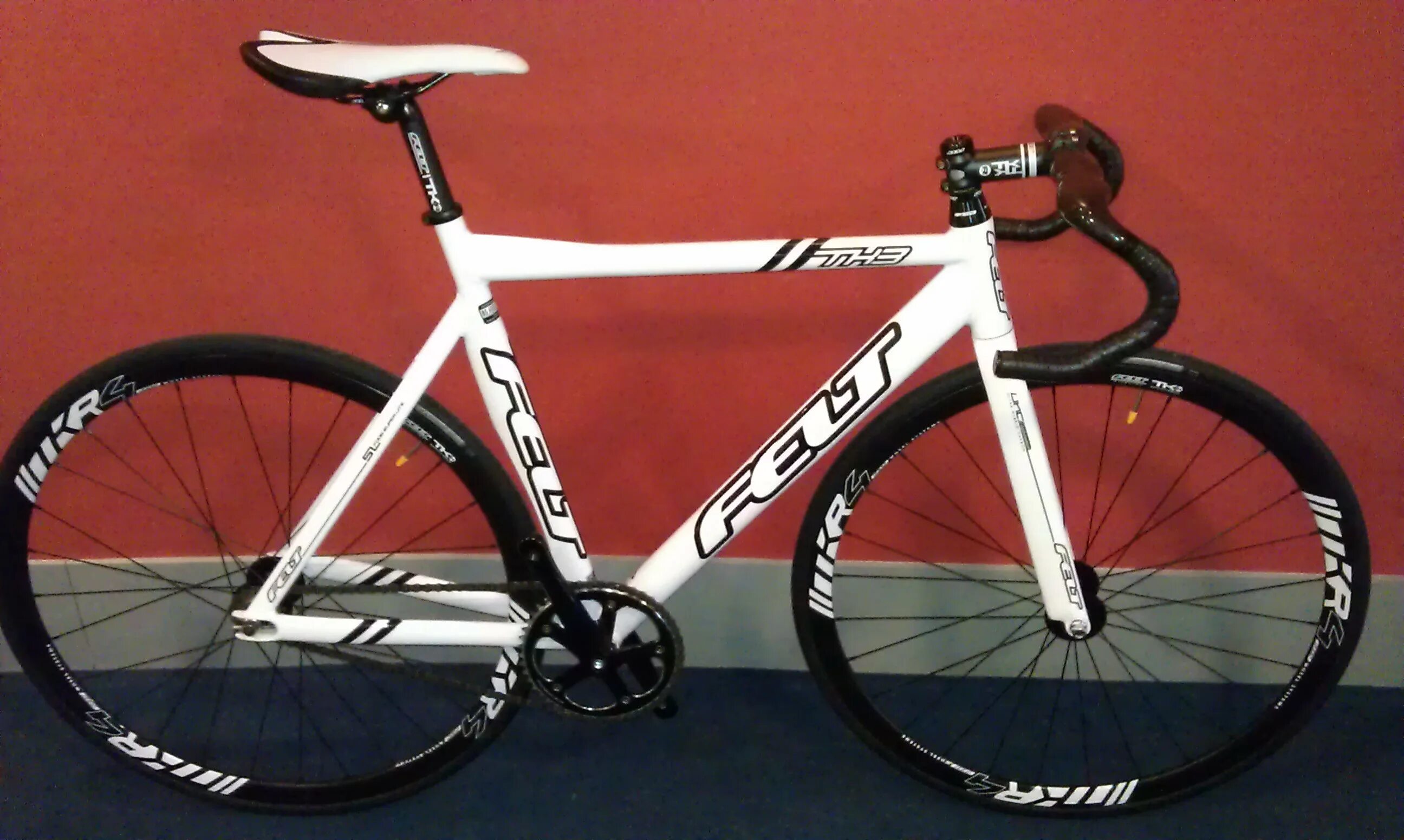 Felt the need of. Felt tk3. Велосипед Tracer Horst. Felt TT Bike. Maquette track велосипед.