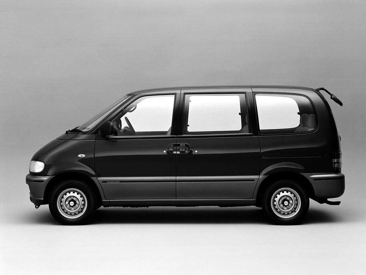 Микроавтобус это легковой автомобиль. Nissan Serena c23. Nissan Vanette Serena. Nissan Vanette Serena c23. Ниссан Серена 1 поколение.