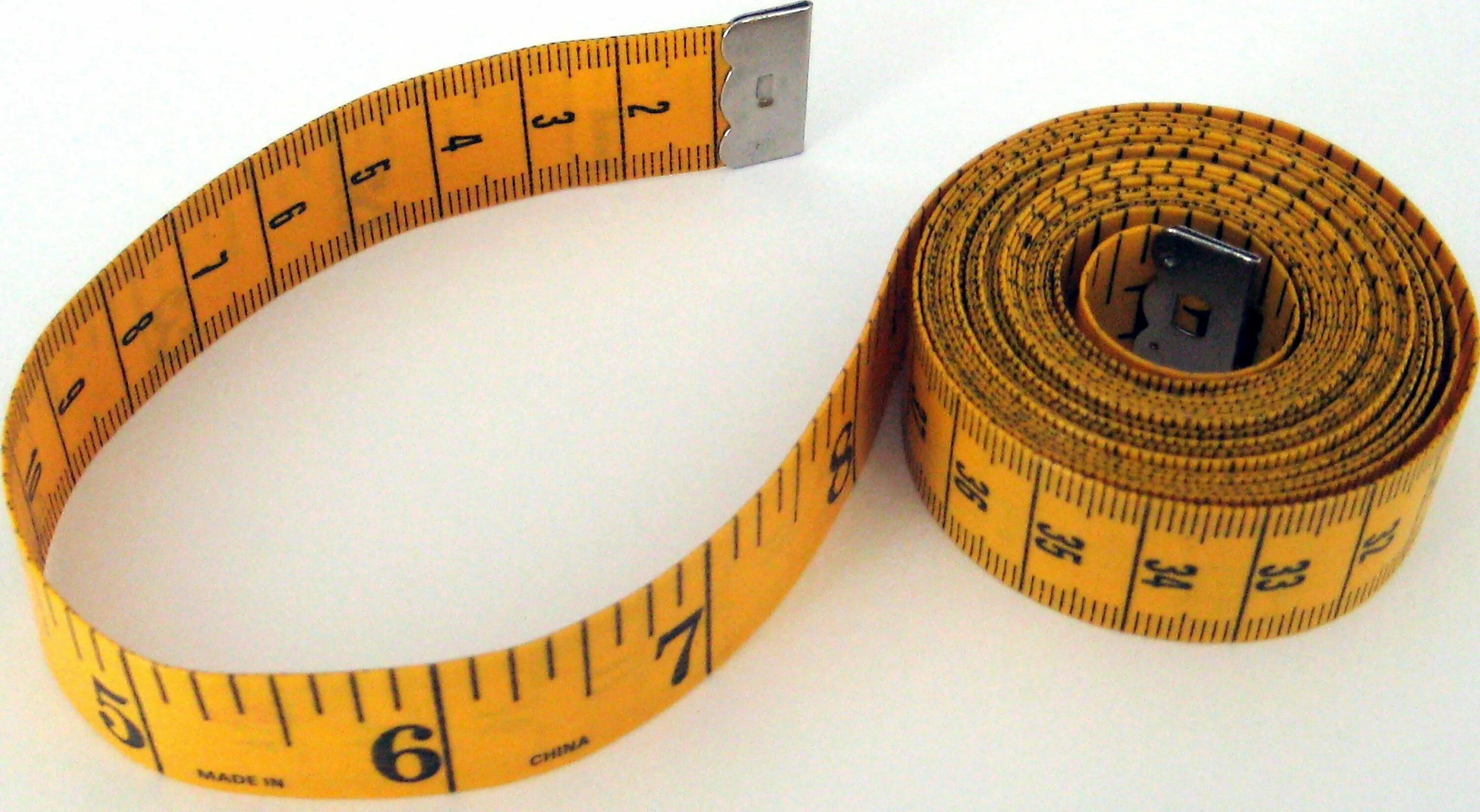 Плотный сантиметр. Снятие мерок сантиметровая лента. Метровая лента для измерения талии. Лента для мерки. Сантиметр для шитья.