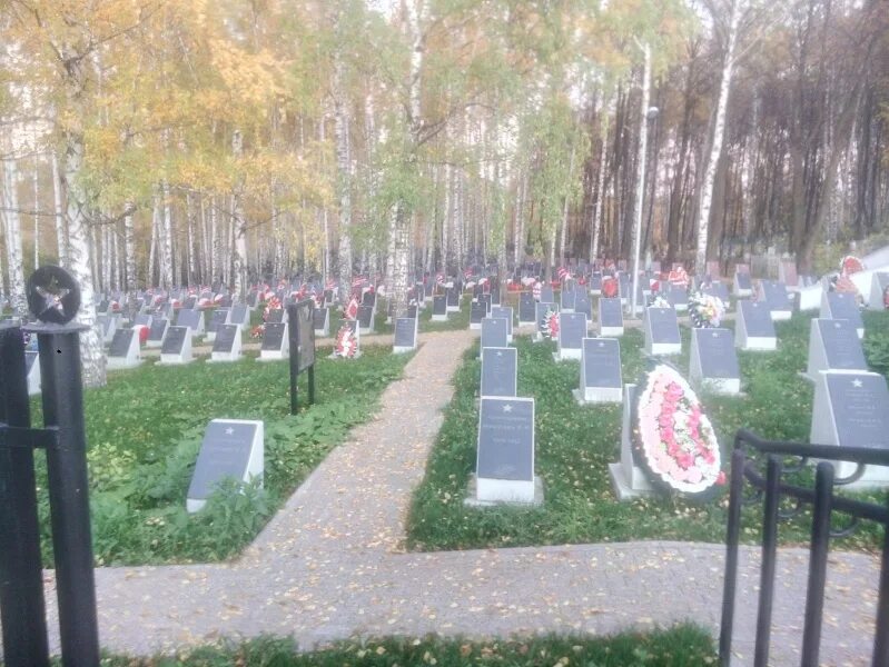 Работа северного кладбища пермь. Егошихинское кладбище пермь. пермское северное кладбище. северное кладбище г перми 10 квартал. аллея славы пермь северное кладбище.