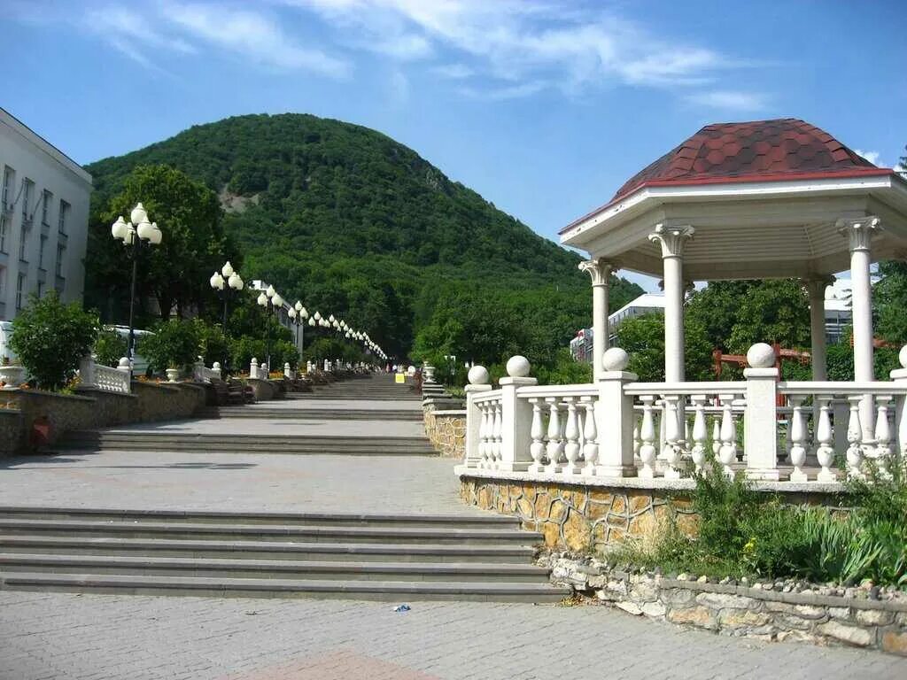 Гора железная Железноводск. Гора железная Железноводск парк. Гора железная Железноводск высота. Железноводск парк с горами. Железноводск название