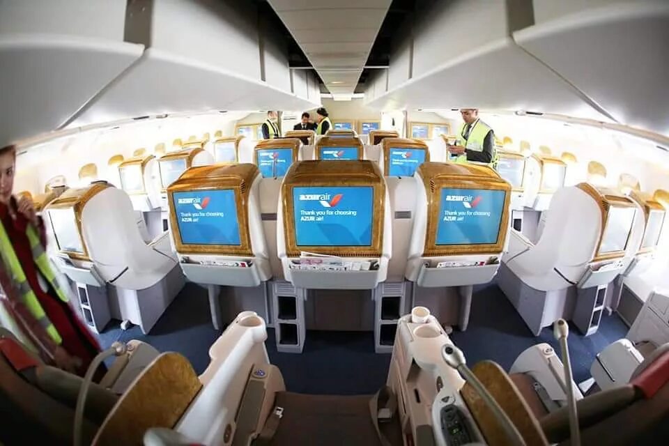 Azur air 777-300er. Азур эйр боинг 777-300 салон. Азур эйр бизнес класс. Бизнес класс азур эйр боинг 777. Air serbia business class a320.