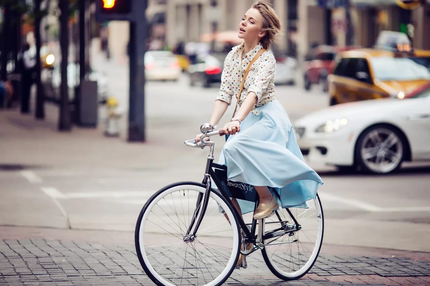 Bike dress. фотосессия на велосипеде в платье. поза велосипед. девочка в платье на велосипеде. девушка в платье навелосирпеде.