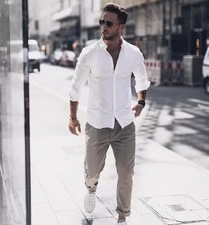 Как выгодно комбинировать мужскую белую рубашку: 5 классных образов на лето