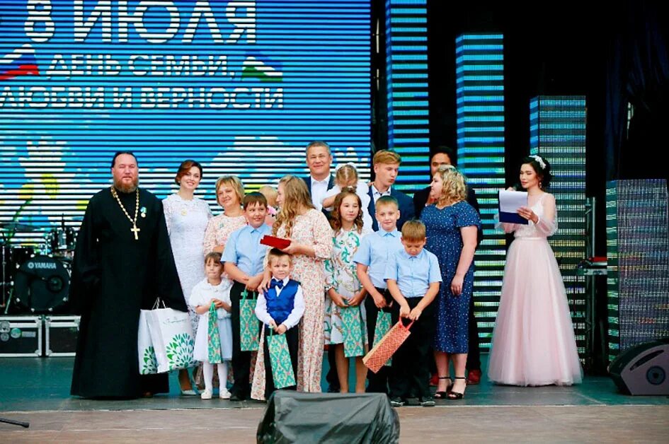День семьи любви и верности в 2022. Бирск день семьи любви и верности 2024. С днём любви и верности. Бирск день семьи любви и верности 2024. Бирск день семьи любви и верности 2024.