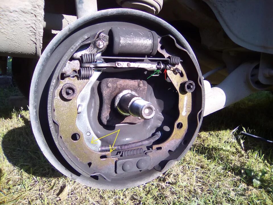 Задние тормоза рено логан 1. Задние тормоза рено логан 2. 6. 4. Колодки задние рено логан 1.