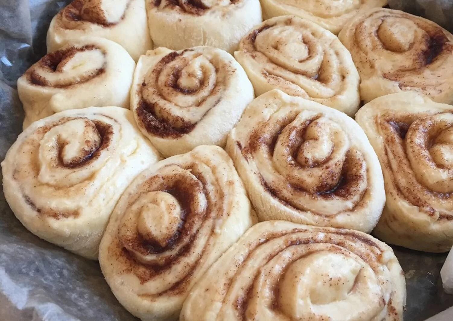 булочки с маком синнабон. пышные синабоны. синнабоны. формовка синнабон. синнабон это французские булочки.