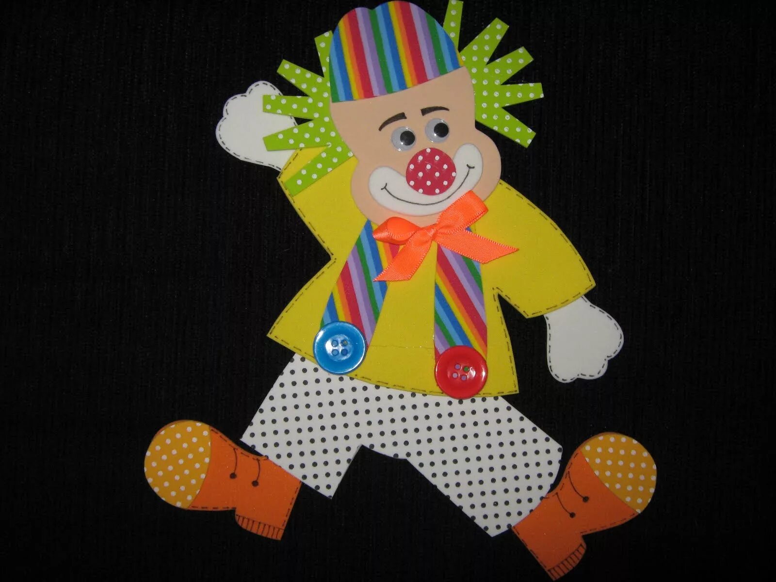 клоун из картона. клоун объемная поделка. клоун аппликация для детей. поделка веселый клоун. детская поделка клоун.