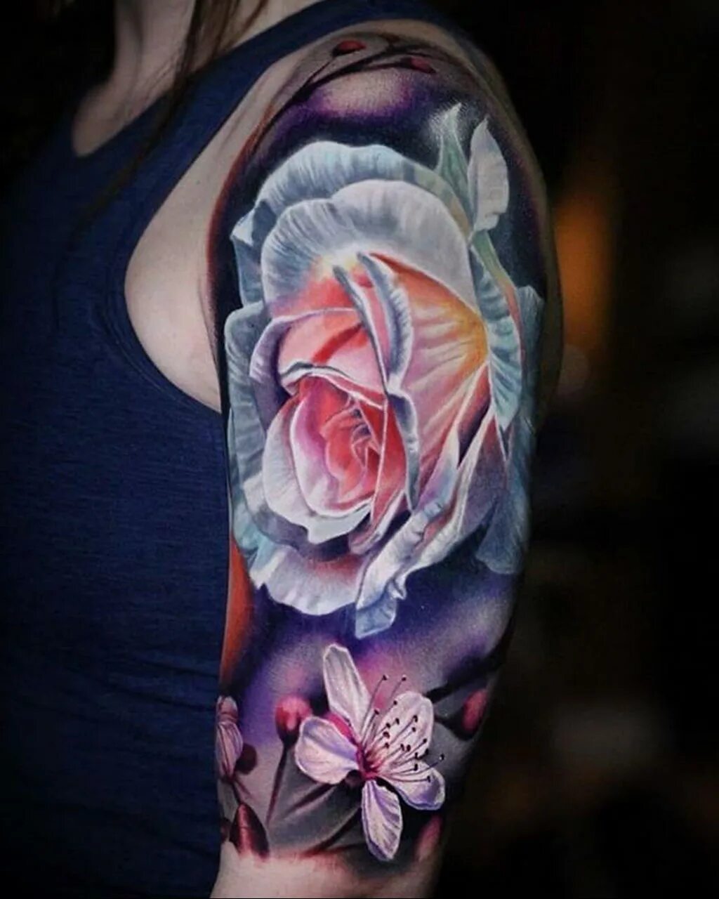 тату на предплечье цветы цветные. тату роза. тату реализм цветы рукав. цветы в стиле реализм тату. тату магнолия ориентал.
