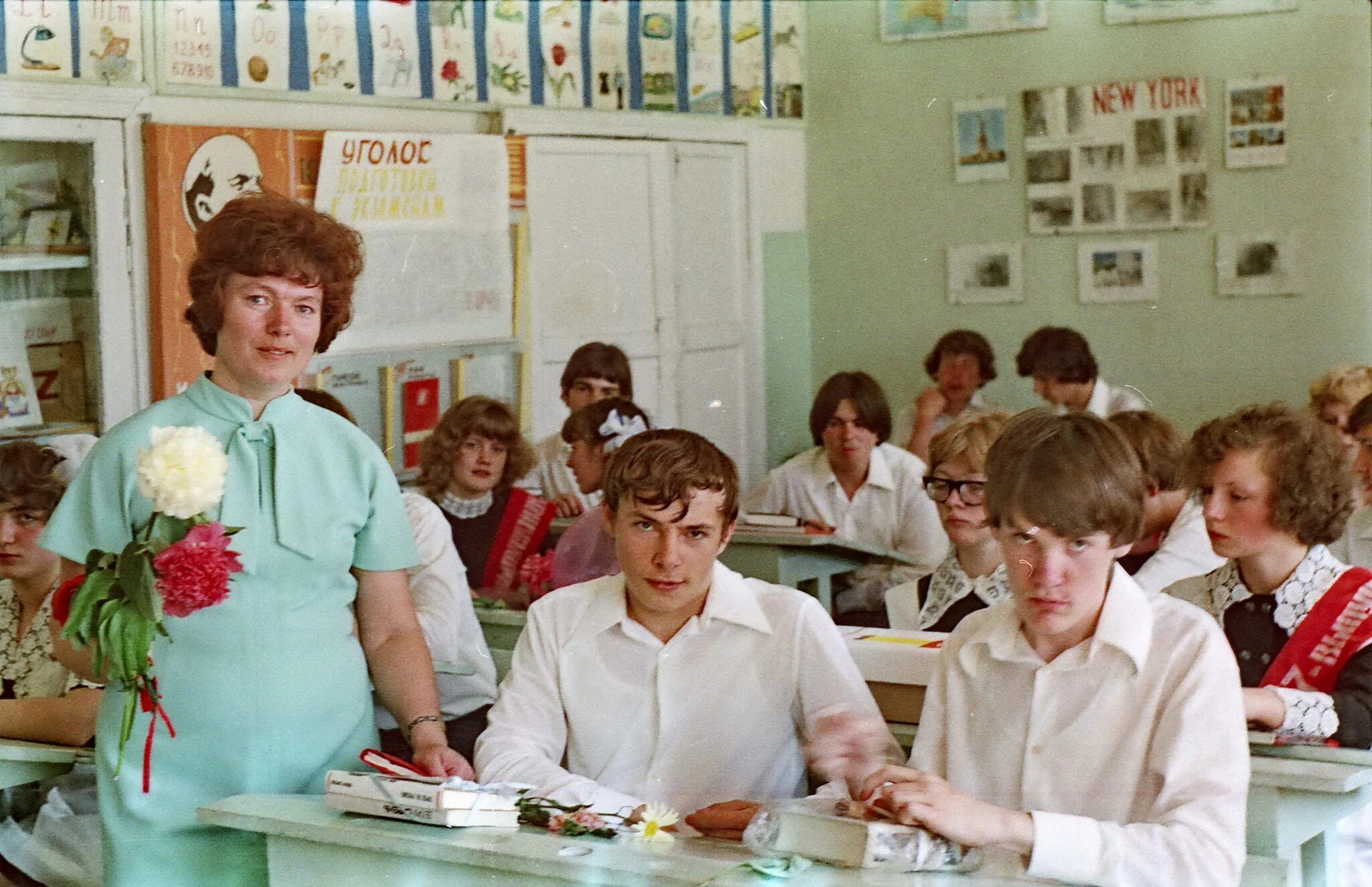 Школа 1977 год. Выпускники 1977 года. выпускники агафонковской школы 1977 года. студенческие выпускные фотографии 1977 года. фото выпуска школы 1977 года.