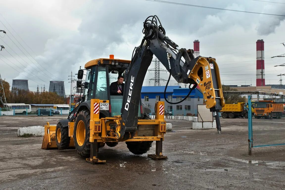 Экскаватор-погрузчик JCB 3cx гидромолот. Гидромолот для трактора JCB. Экскаватор JCB 3cx с гидромолотом. Гидромолот на погрузчик JCB. Аренда гусеничного экскаватора с гидромолотом