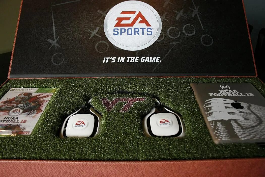 Ea it s in the game. Ea sports футбол. ea sports in a game. ea sports it&#039;s in the game. ea sports fc 24.