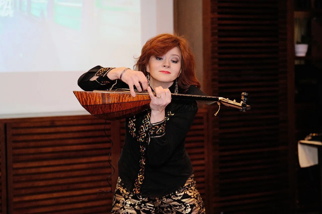 Елена варфоломеева балалайка биография и личная жизнь Пасха, Polly, седьмой "Форсаж", хиты на балалайке и "Алтай Дискач": куда пойти н