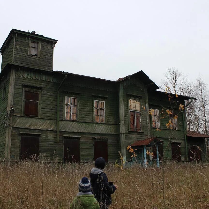 Загадочный район. Дом с привидениями Омск. Заброшенный особняк Manor House 2. Истринский дом с привидениями. Дом с привидениями во Владимире.