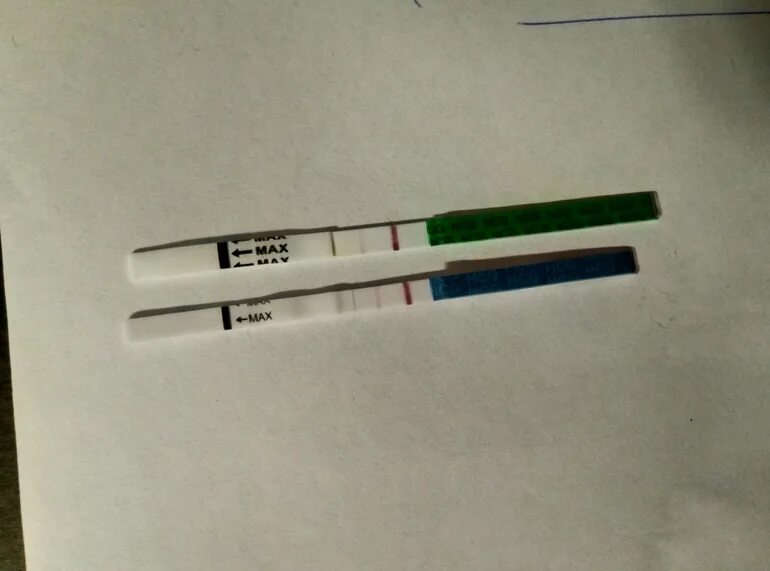 Бледные полоски на тесте форум. Бледная вторая полоска на тесте на беременность. Бледная полоска на тесте. Тест на беременность бледная вторая. Тест с бледной полоской.